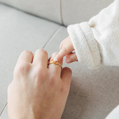 LAVISH GRACE SCRIPT RING